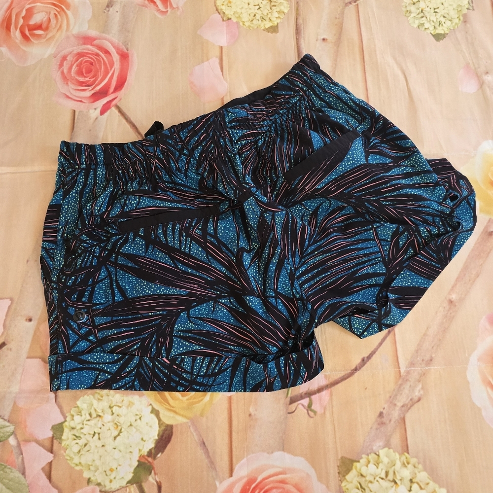 Lululemon Spring Break Away Shorts II - Picture 3 of 7